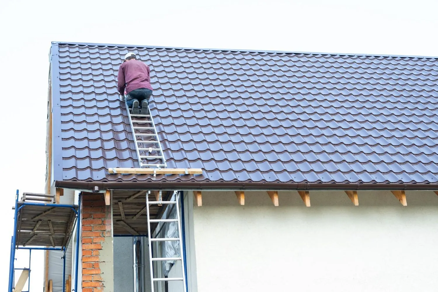 Roofing services in Davenport, IA