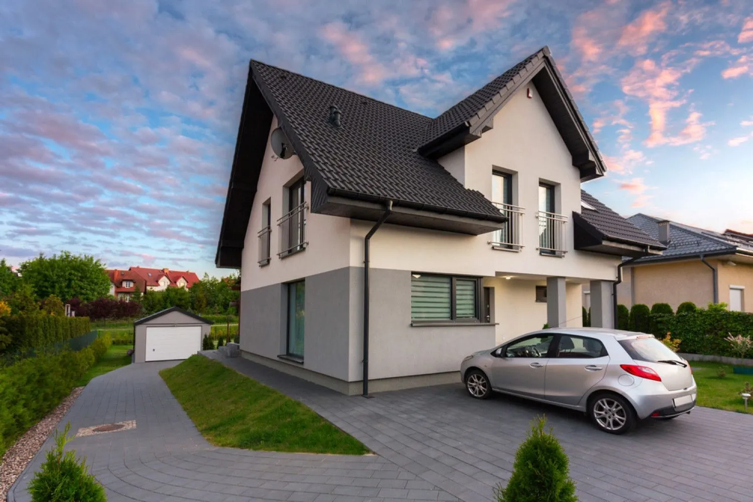 Roof damage assessment for an insurance claim