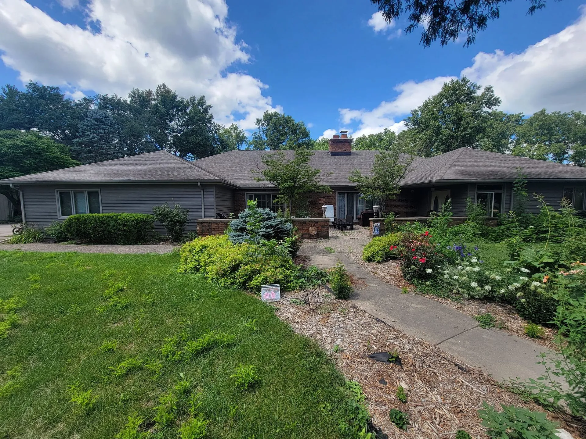 A home with a new gray roof installed by Rolando Roofing